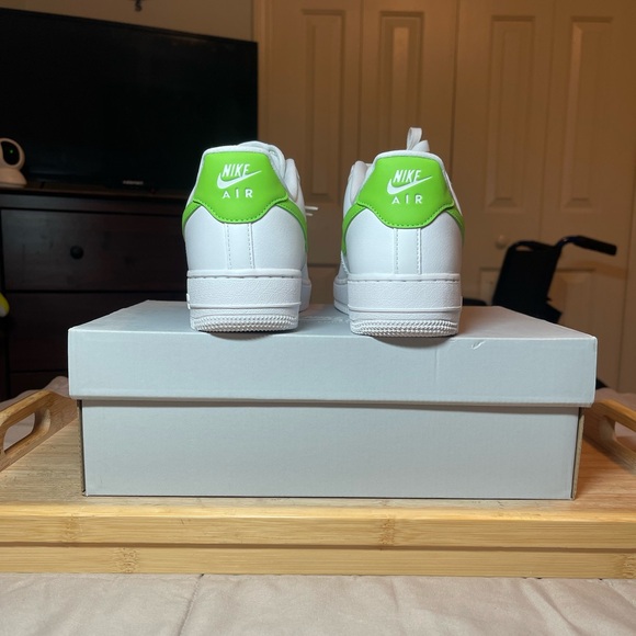 Nike Women’s Air Force 1 ‘07 Action Green and White - Picture 5 of 15